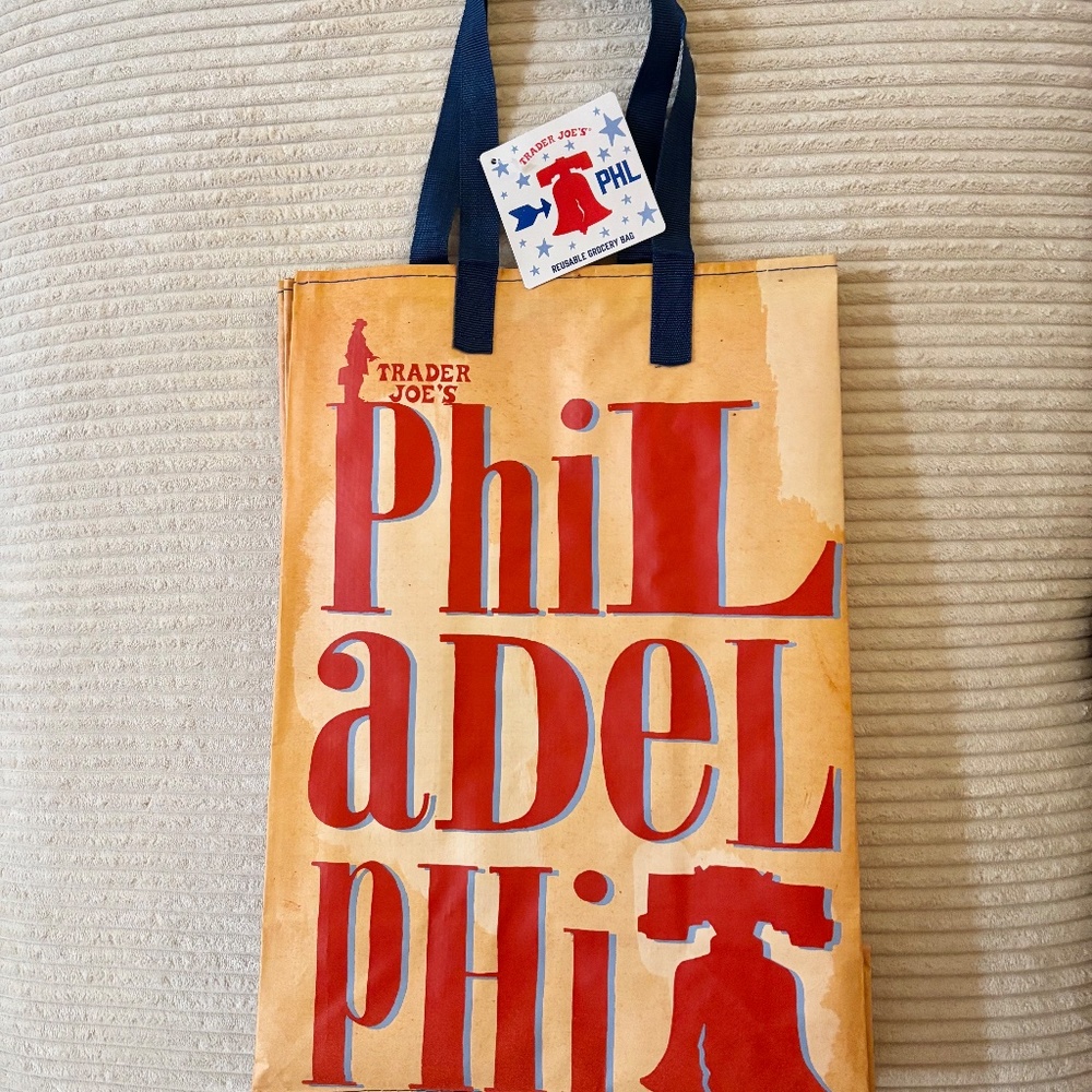 Trader Joe’s Philadelphia Reusable Grocery Bag City Design Collectible Bag NEW - Picture 2 of 2